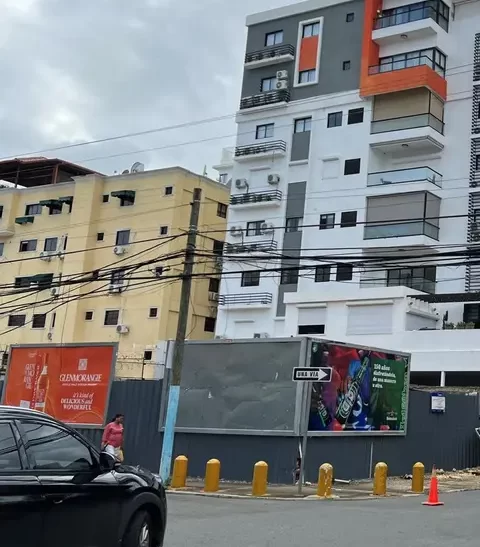 Accidente en Evaristo Morales: Constructora afirma garantiza seguridad de transeúntes