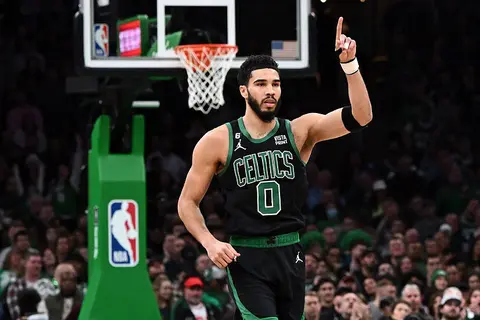 Jayson Tatum firma el contrato más alto de la historia de la NBA